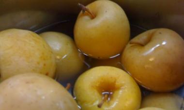 Resipi untuk epal yang direndam untuk musim sejuk