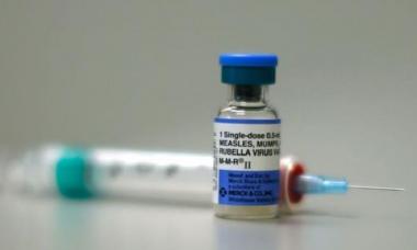 I hvilken alder får børn mæslingevaccinen Hvornår får de mæslingevaccinen